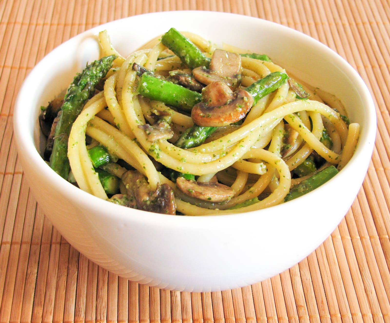 Pasta with Mushrooms and Asparagus in a Pesto Sauce