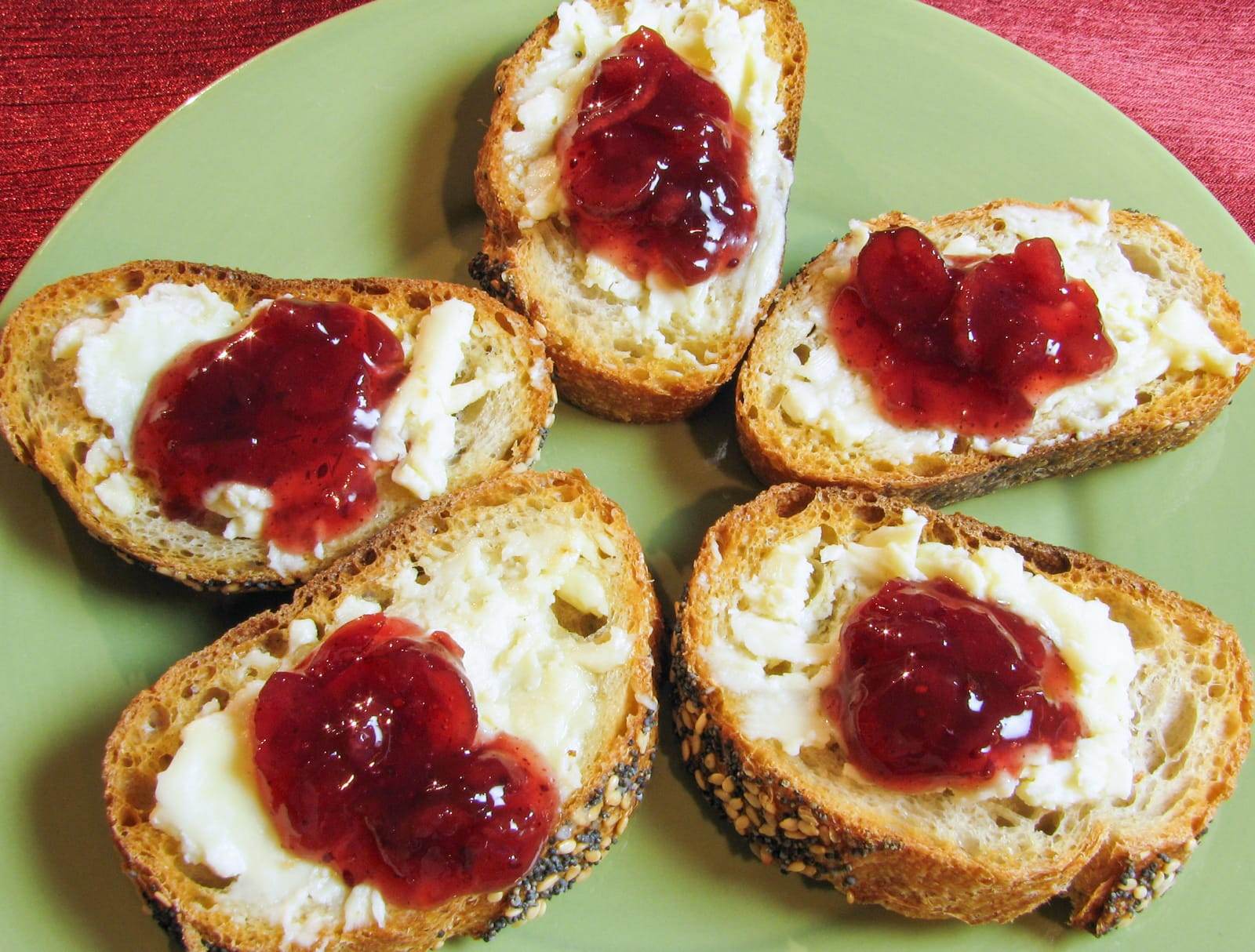 Brie and Apple Cranberry Chutney Crostini