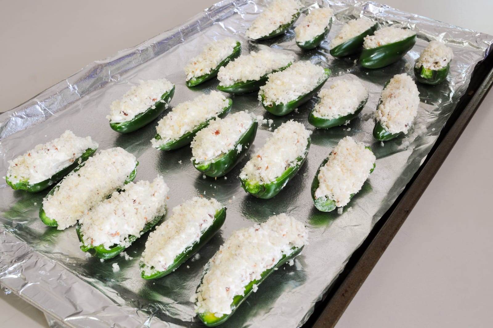 Cream Cheese and Bacon Stuffed Jalapeño Poppers