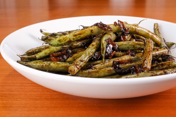 Balsamic Green Beans with Red Onions and Shallots