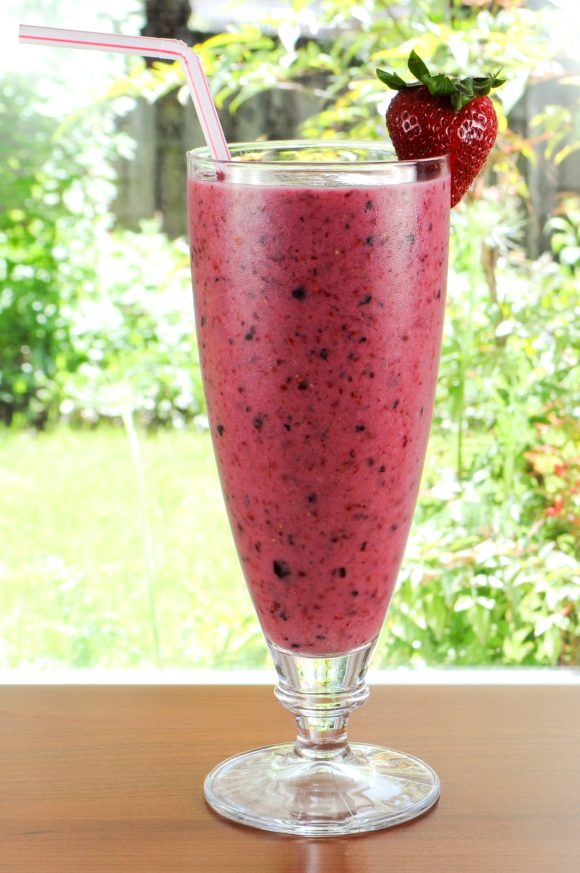 Mixed Berry, Banana, and Yogurt Smoothie