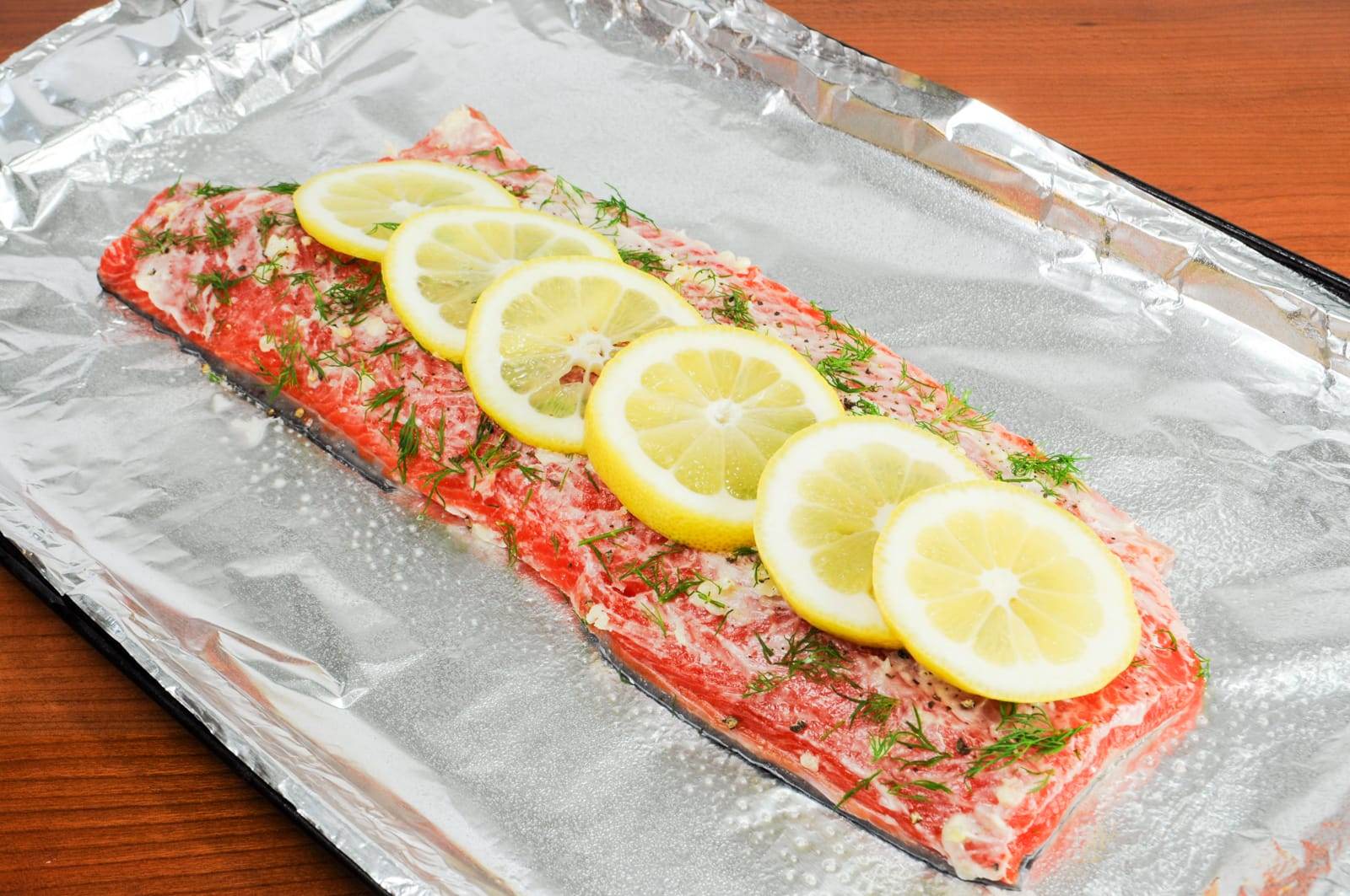 Salmon with Garlic, Lemon, and Dill