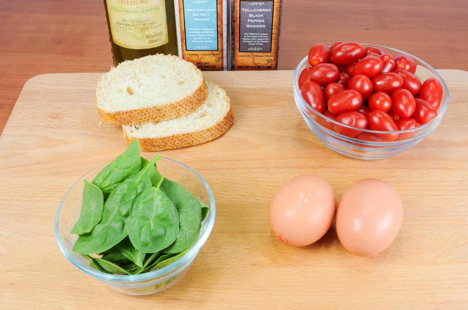 Toast with Sautéed Tomatoes, Spinach, and Poached Egg