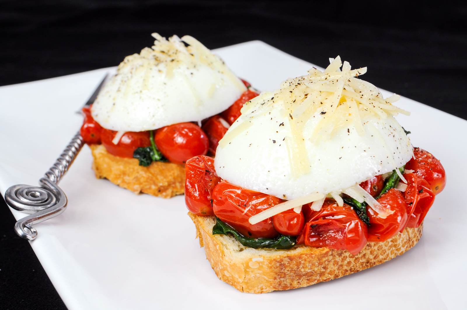 Toast with Sautéed Tomatoes, Spinach, and Poached Egg