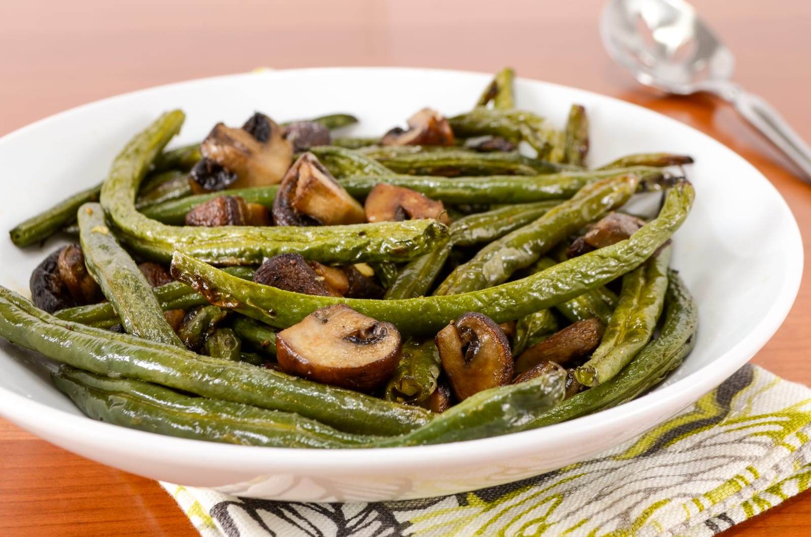 Roasted Green Beans and Mushrooms with Garlic