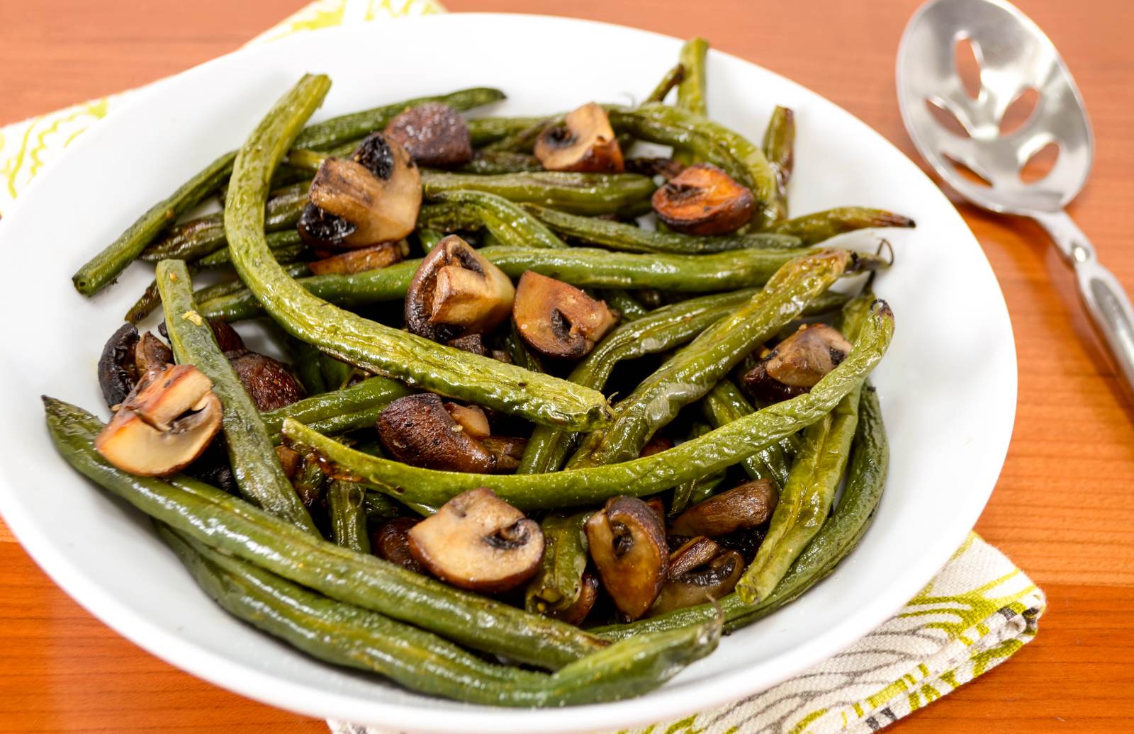 Roasted Green Beans and Mushrooms with Garlic