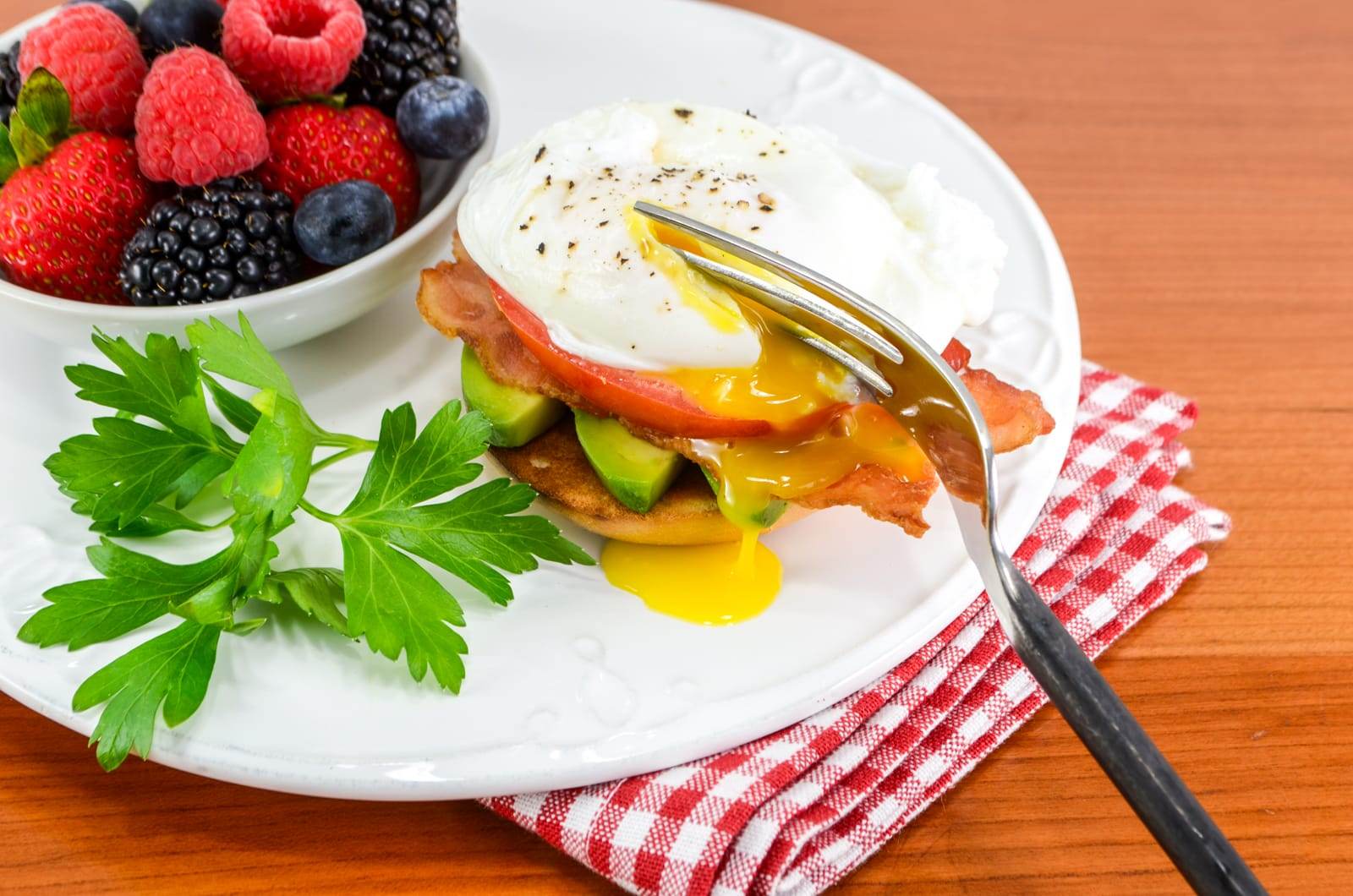 Poached Egg with Bacon, Tomato, and Avocado on a Bagel