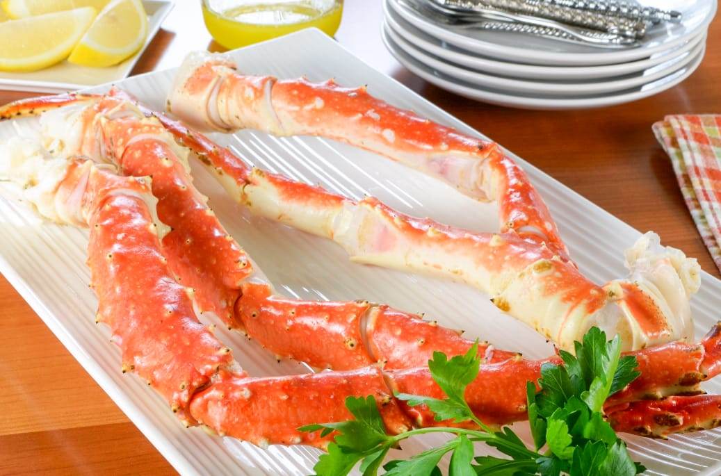 Steamed King Crab Legs with Garlic Butter and Lemon