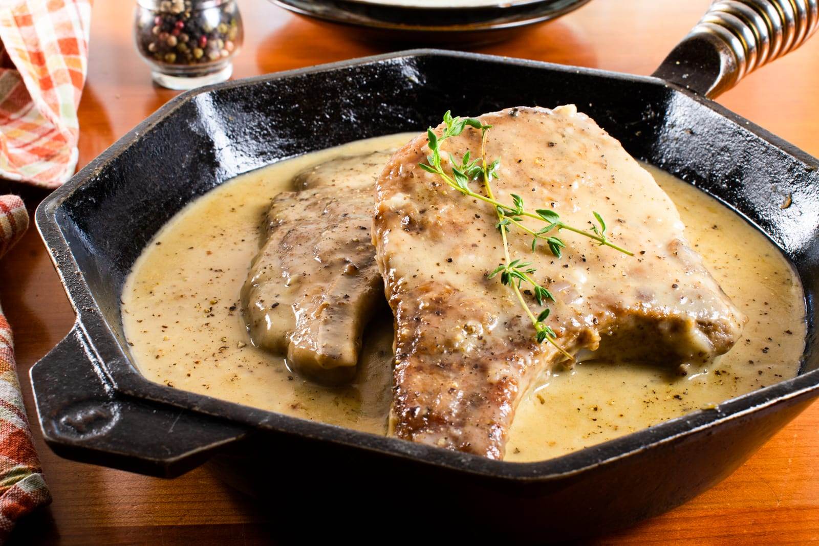 Pork Chops with Peppercorn Sauce