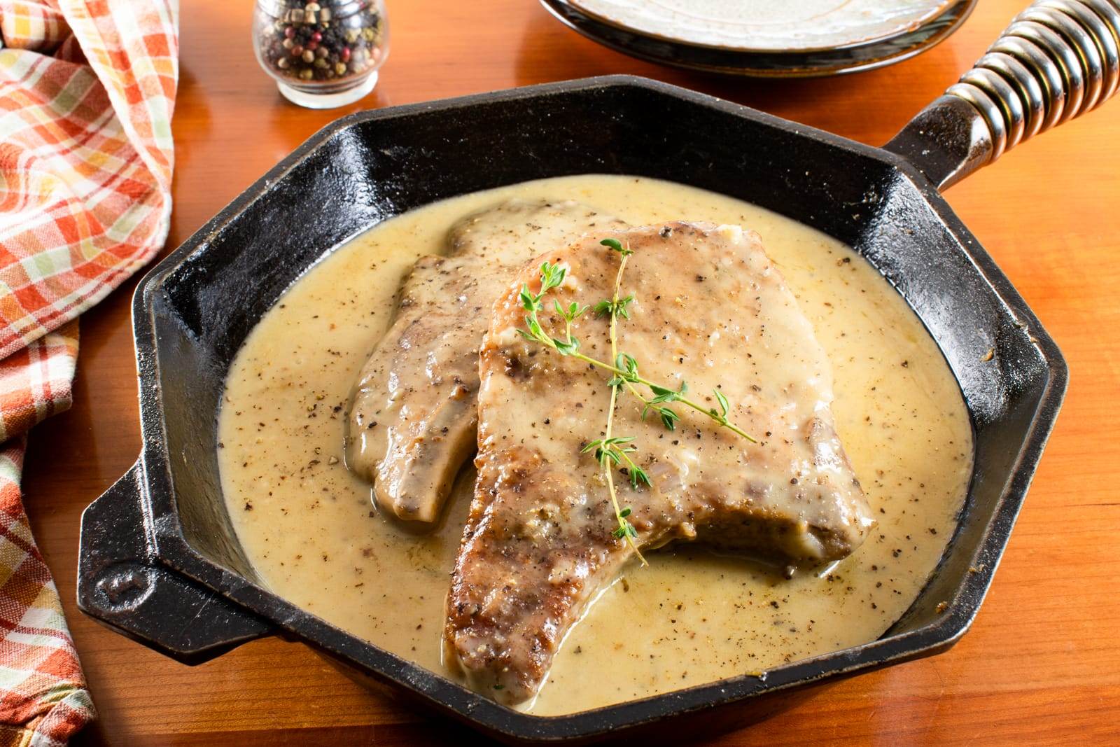 Pork Chops with Peppercorn Sauce