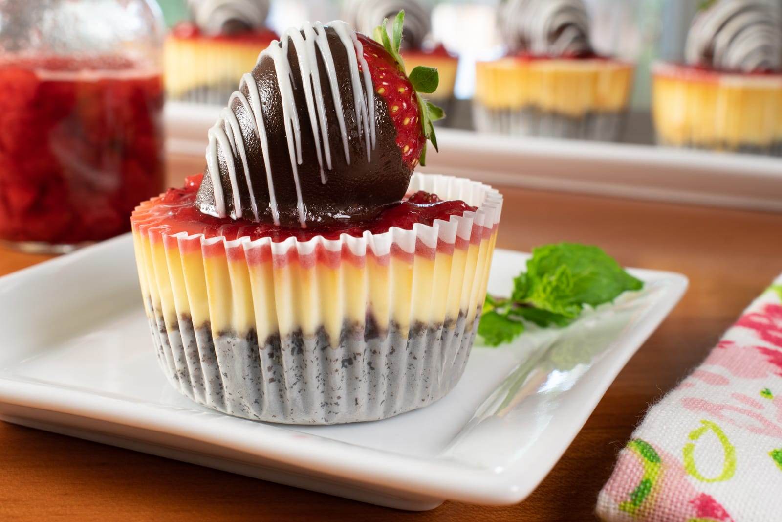 Mini Strawberry Cheesecakes with Chocolate Covered Strawberries