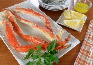 Steamed King Crab Legs with Garlic Butter and Lemon