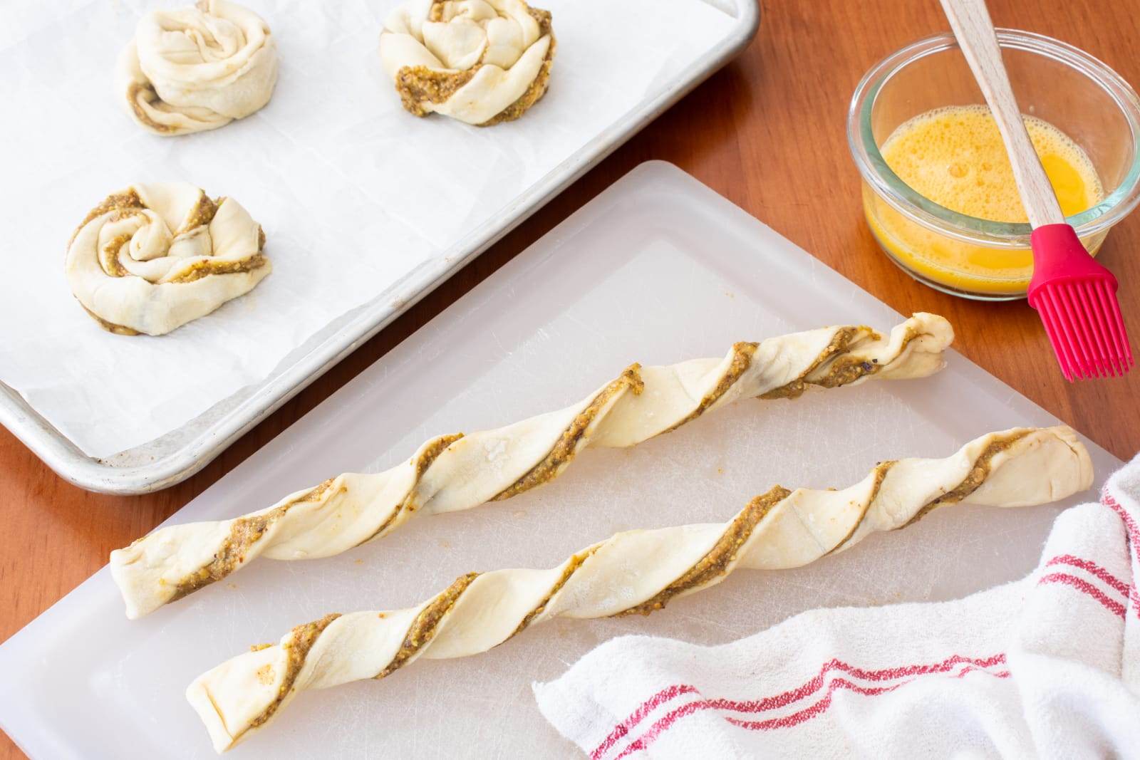 Pistachio Honey Baklava Rolls