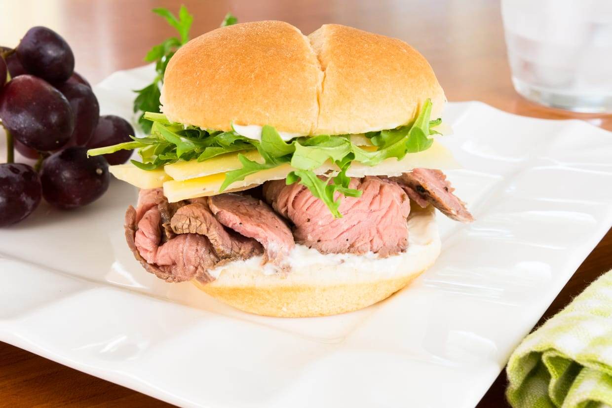 Roast Beef Slider with Sharp Cheddar, Arugula, and Horseradish Cream