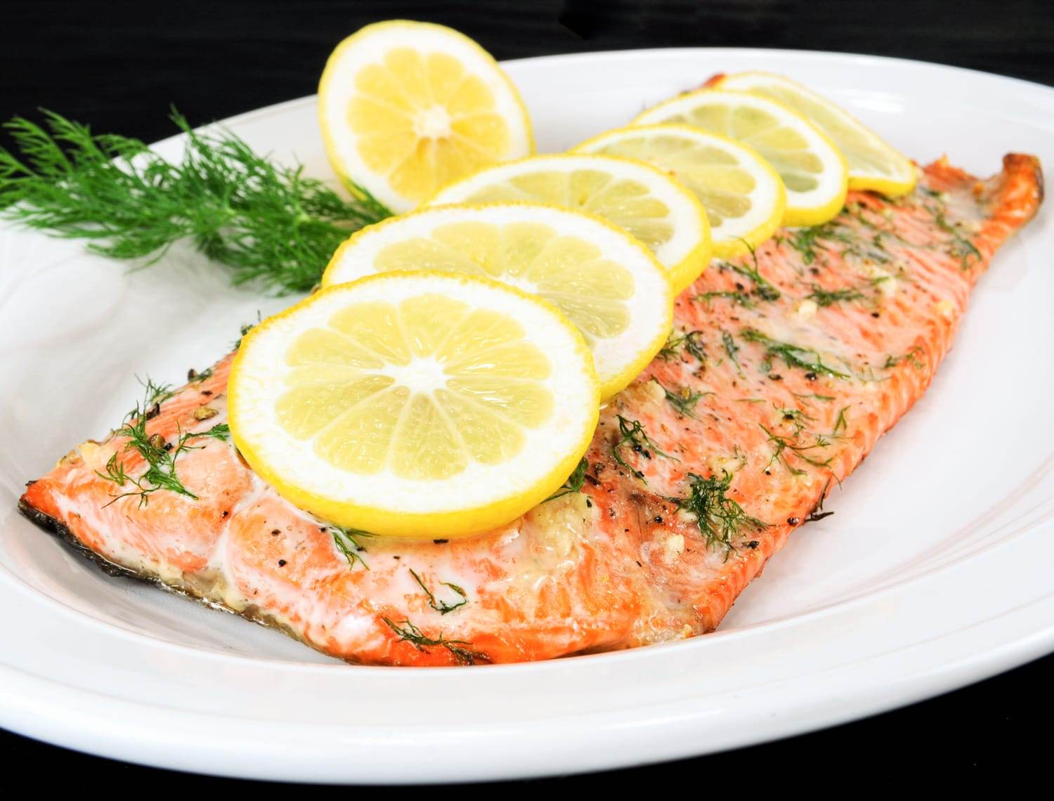 Salmon with Garlic, Lemon, and Dill